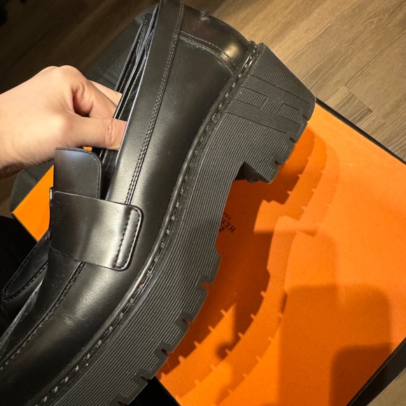 Authentic hermes. Woman. Loafers.  Size 38.  Good for 7.5-8. - Picture 6 of 6